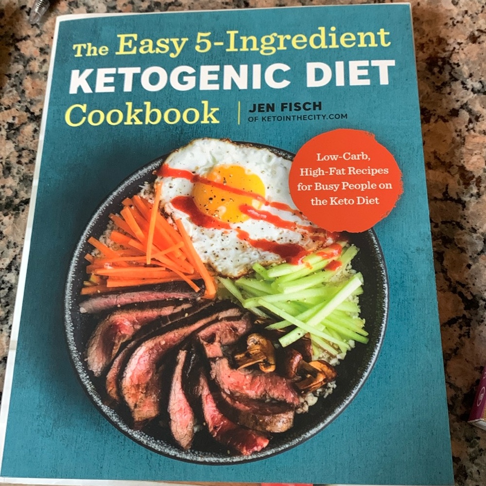 The Easy 5-Ingredient Ketogenic Diet Cookbook by Jen Fisch